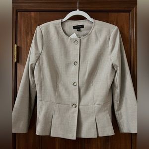 ANN TAYLOR Women’s Jacket. BRAND NEW NEVER WORN. Tan Color. Size 6.